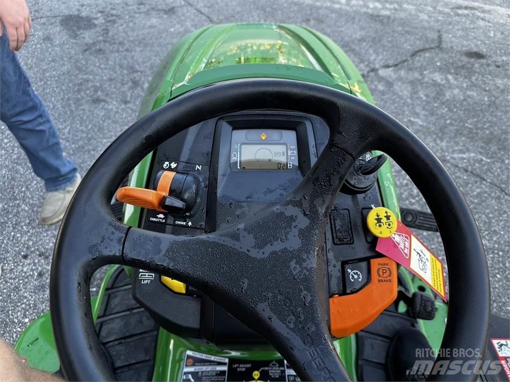 John Deere X380 Manjši traktorji