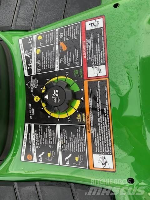 John Deere X380 Manjši traktorji