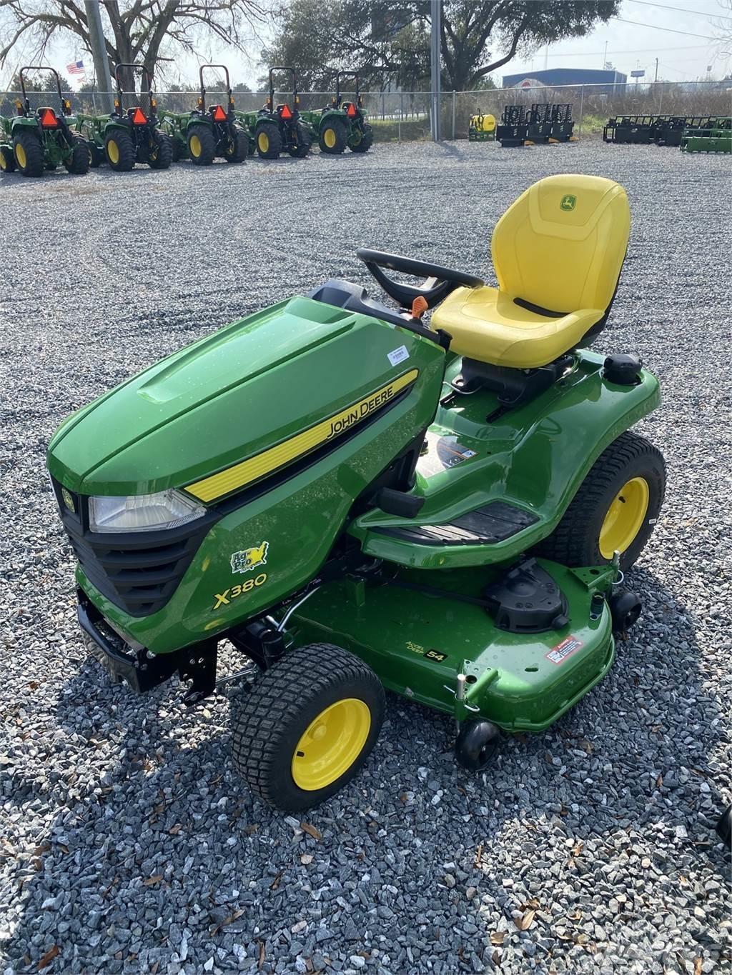 John Deere X380 Manjši traktorji