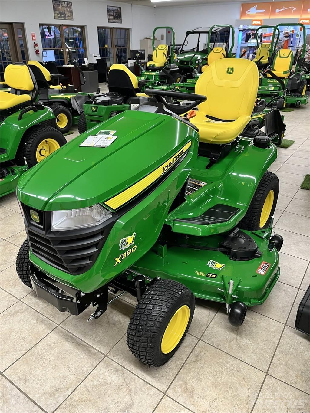 John Deere X390 Manjši traktorji