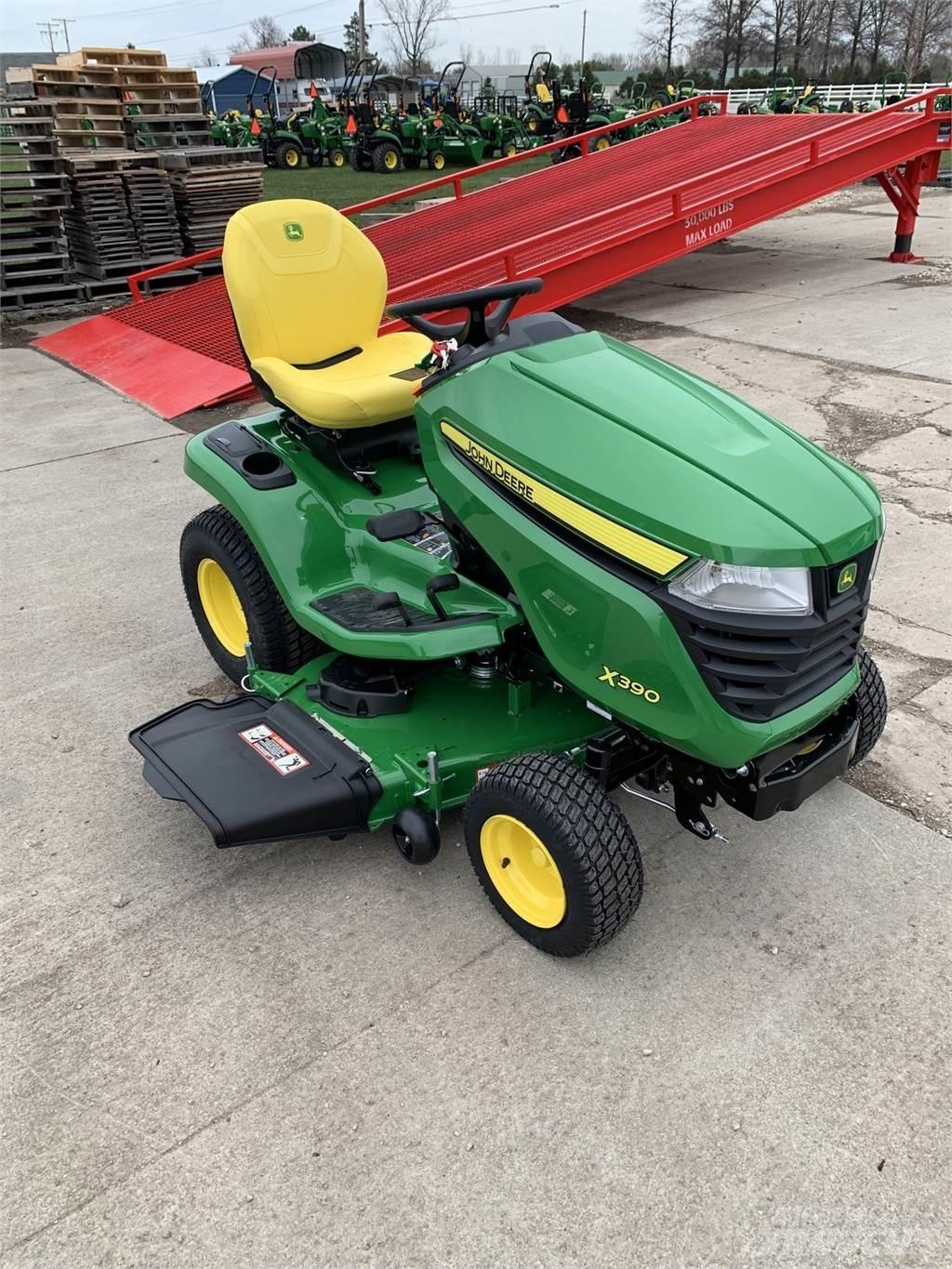 John Deere X390 Manjši traktorji