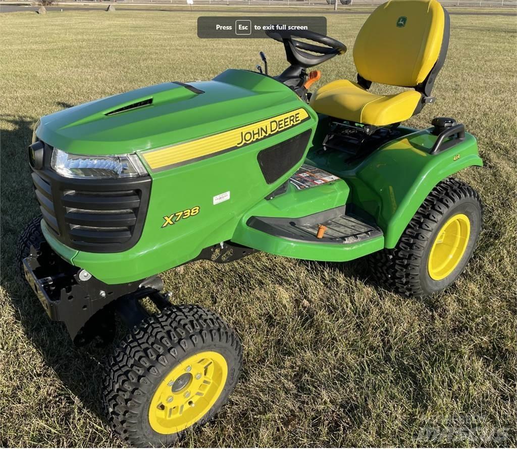 John Deere X738 Manjši traktorji