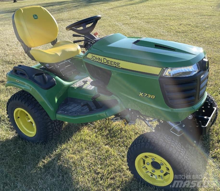 John Deere X738 Manjši traktorji