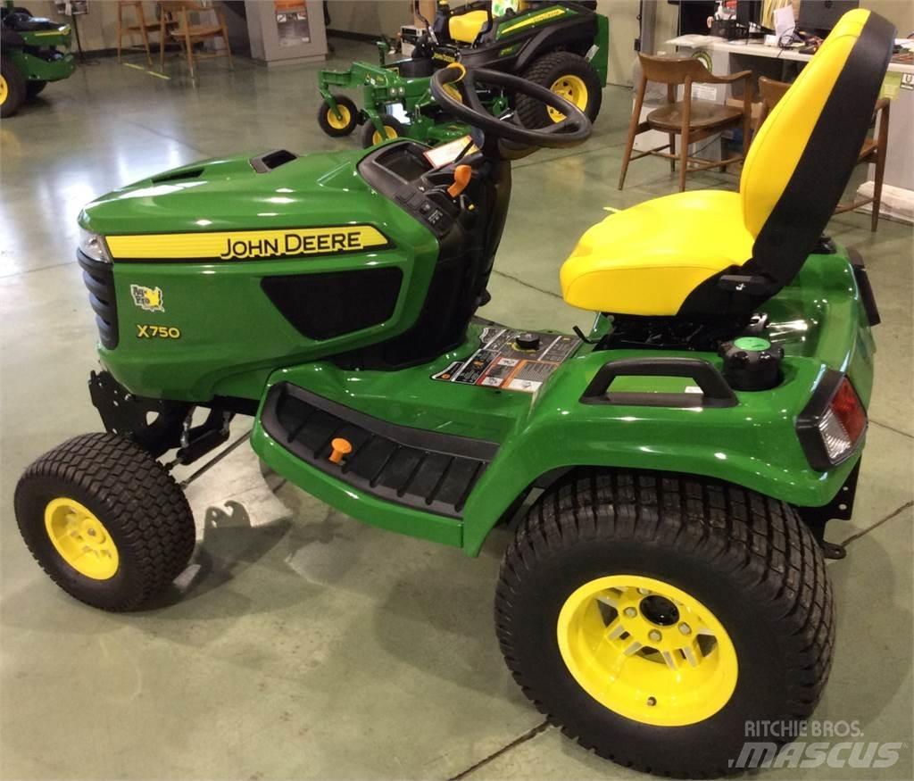 John Deere X750 Manjši traktorji