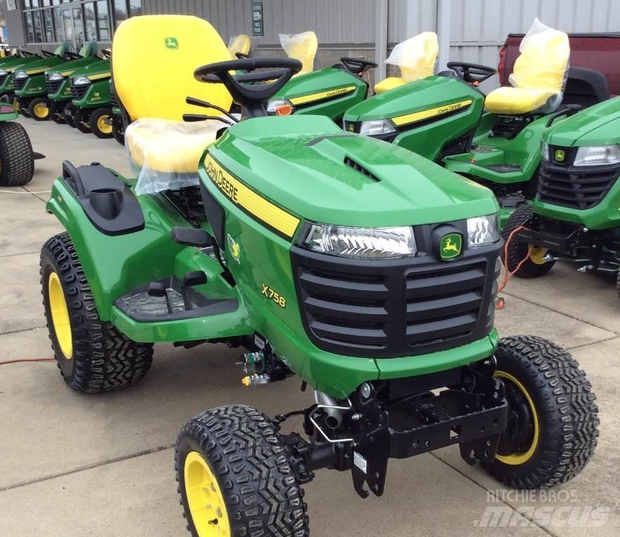 John Deere X758 Manjši traktorji