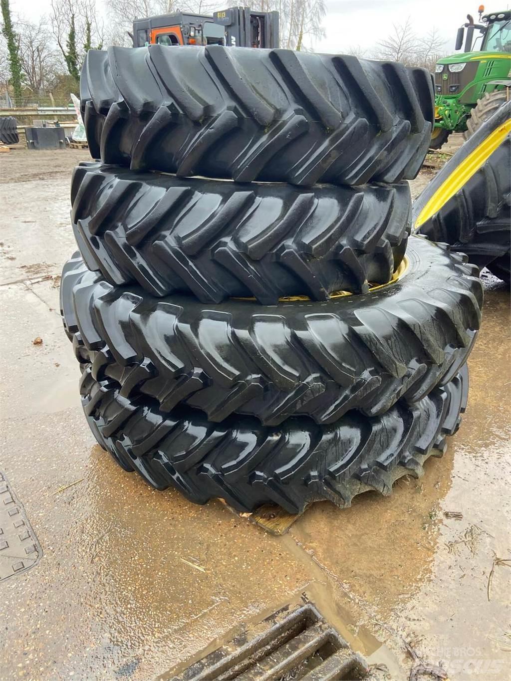  Row Crop Wheels Gume, kolesa in platišča