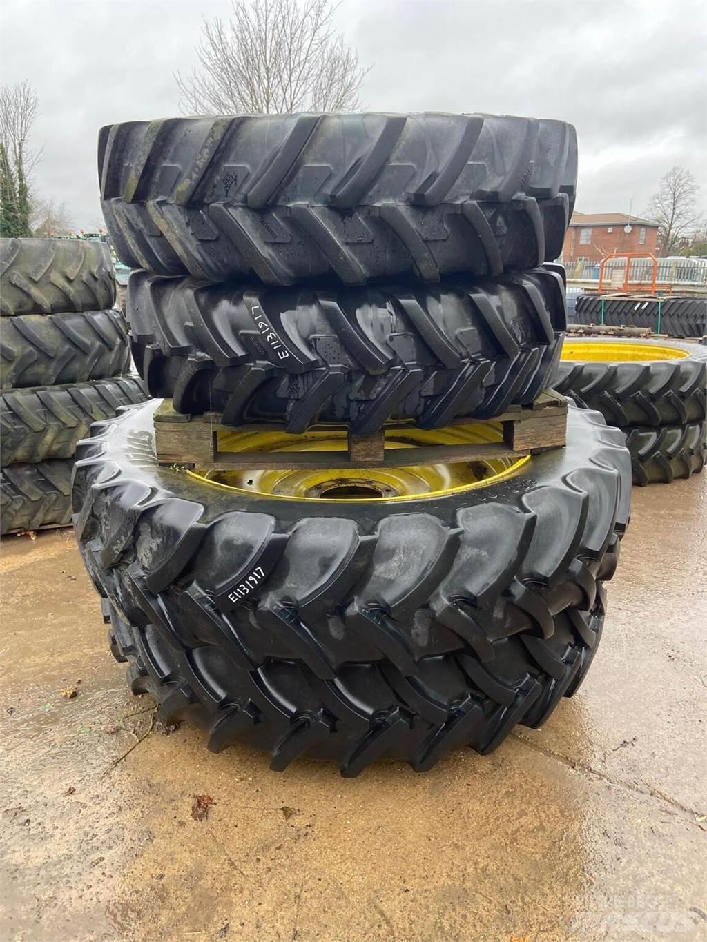  Row Crop Wheels Gume, kolesa in platišča