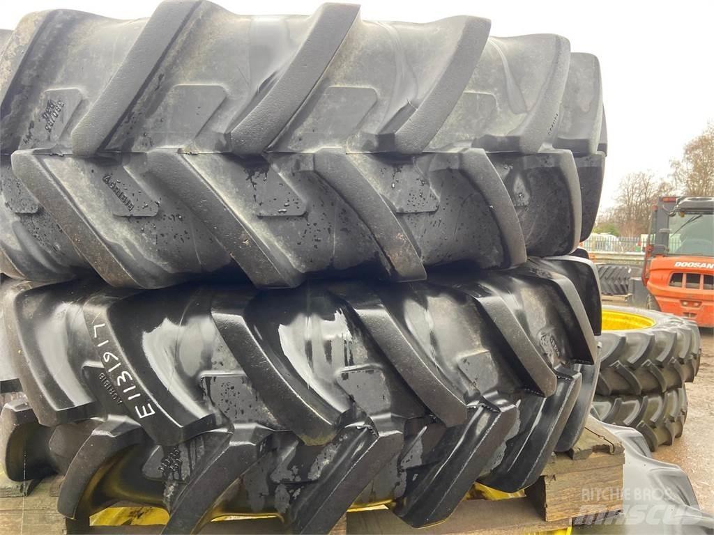  Row Crop Wheels Gume, kolesa in platišča