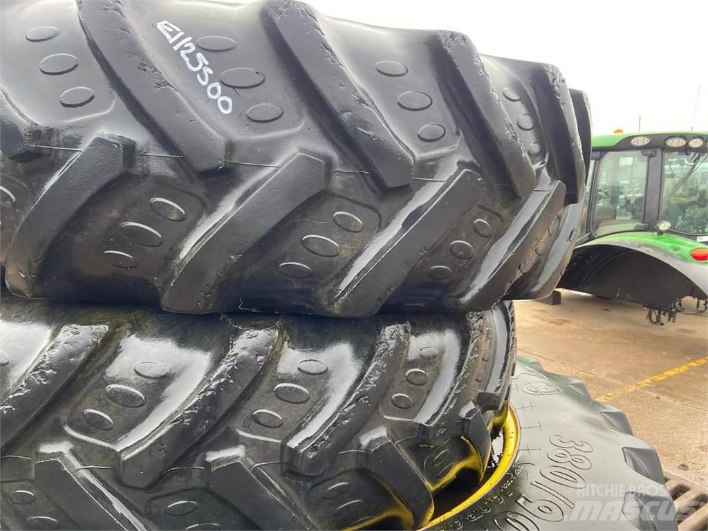  Row Crop Wheels Gume, kolesa in platišča