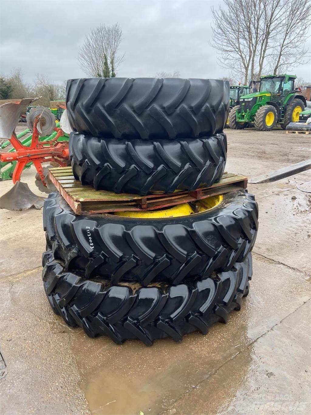  Row Crop Wheels Gume, kolesa in platišča