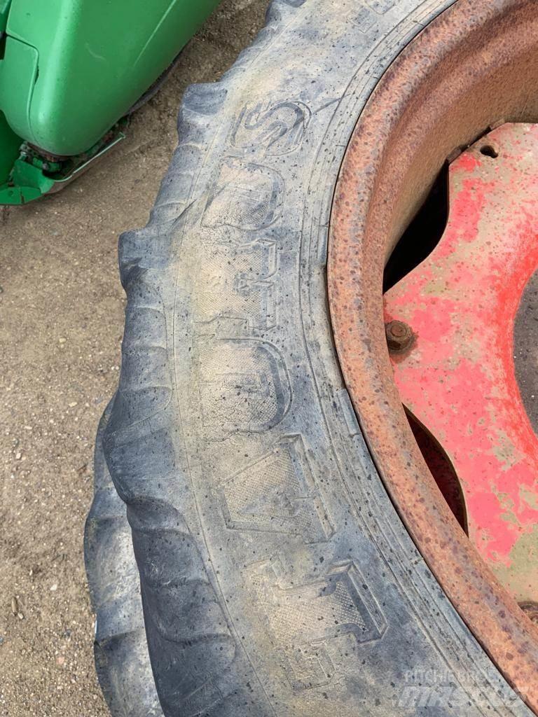  Row Crop Wheels Gume, kolesa in platišča