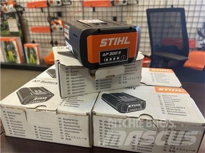 Stihl AP300S Vozila za golf