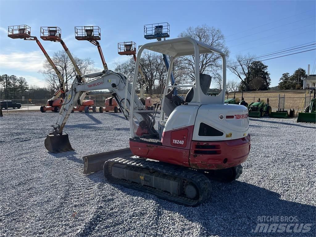 Takeuchi TB240 Mini bagri <7t