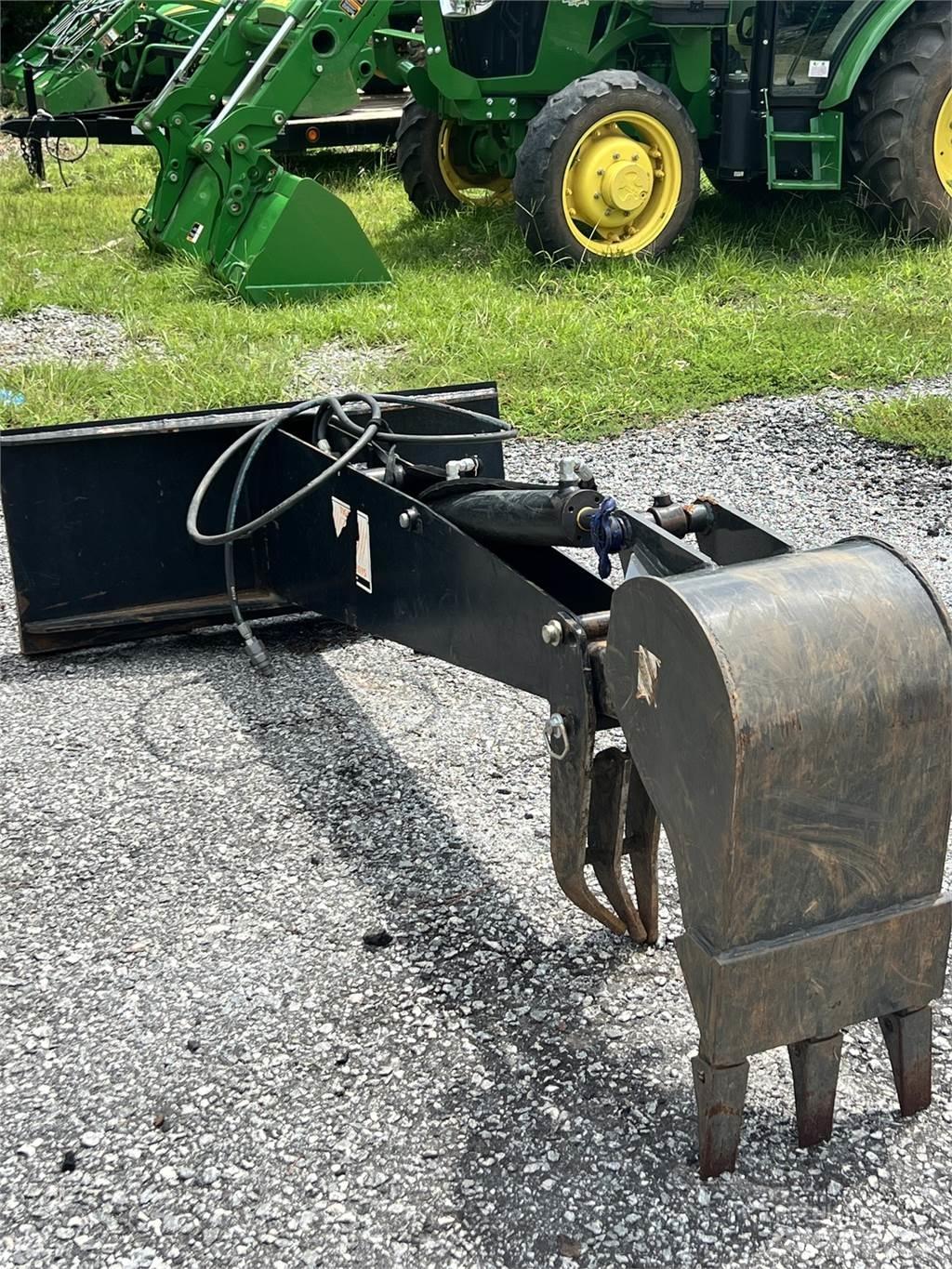 Tiger Backhoe Drugo