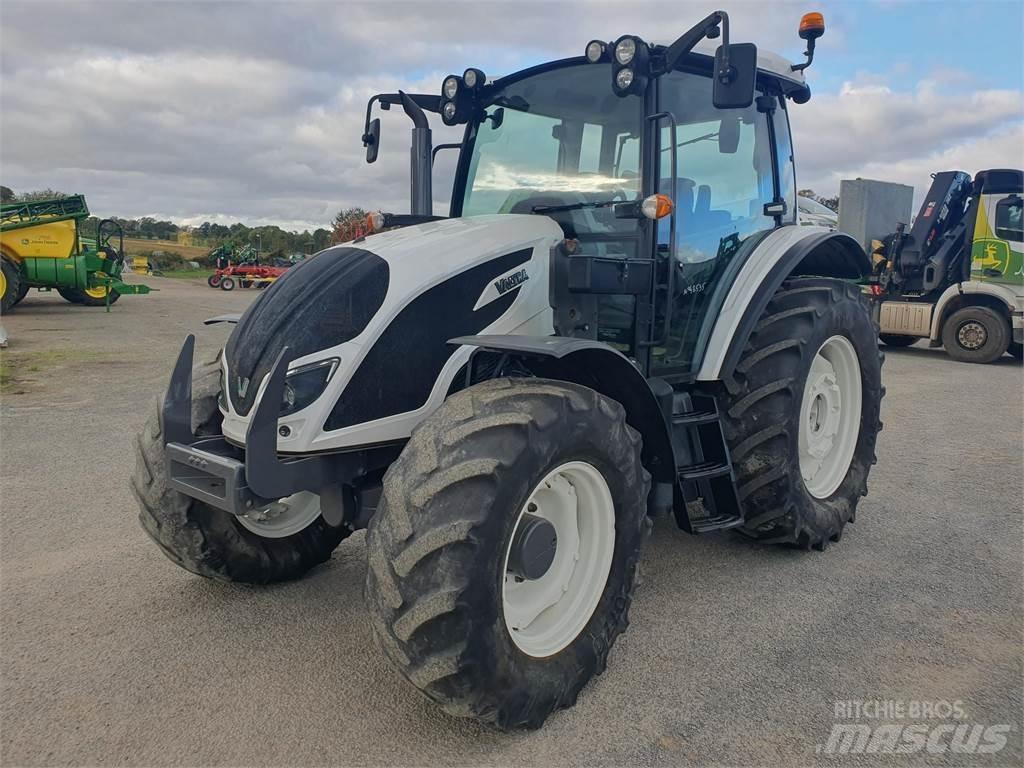 Valtra A104 Traktorji