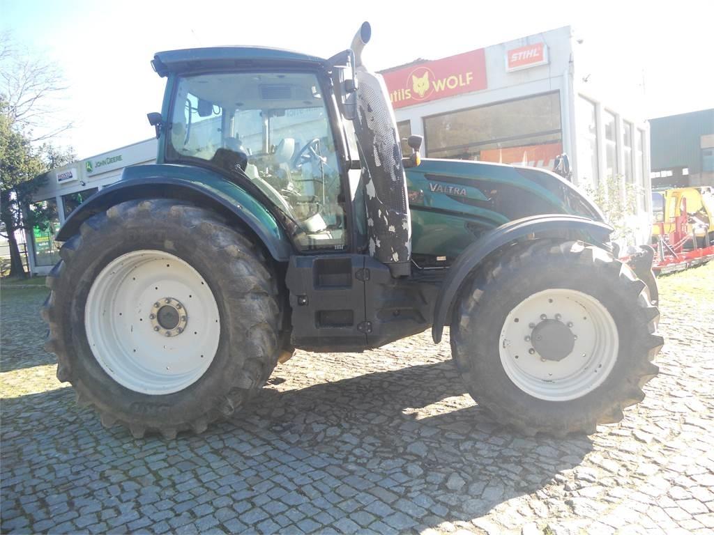 Valtra T174 Traktorji
