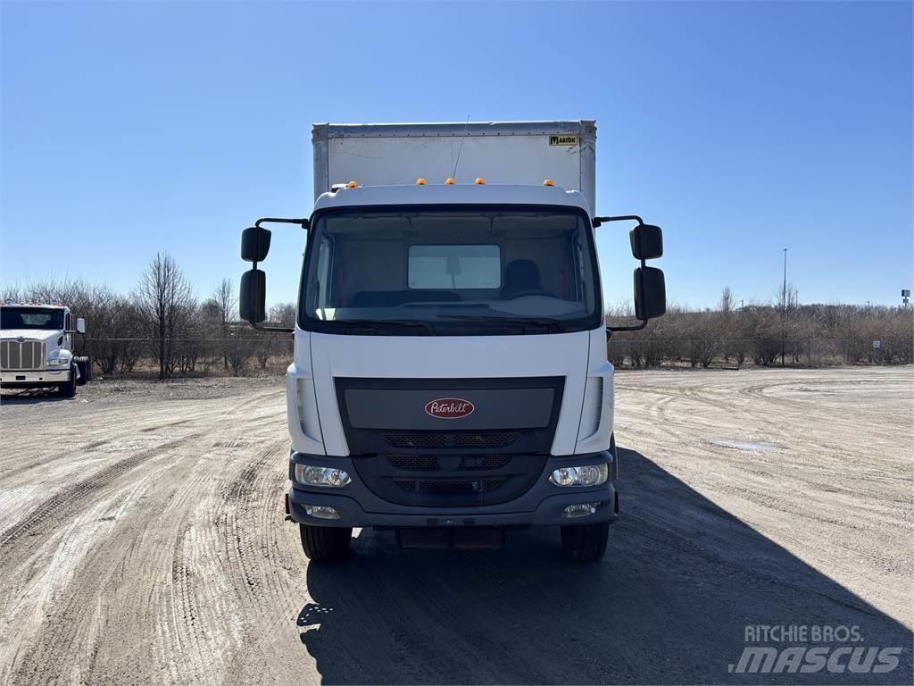 Peterbilt 220 Tovornjaki zabojniki