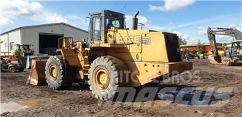 CASE 921 B Kolesni nakladalci