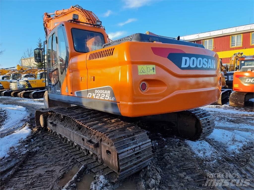 Doosan DX225LC Bagri goseničarji