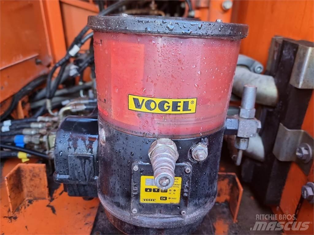 Doosan DX225LC Bagri goseničarji