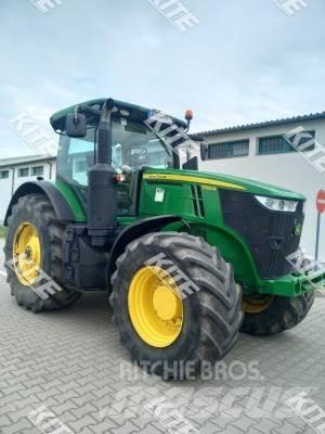 John Deere 7250R Traktorji