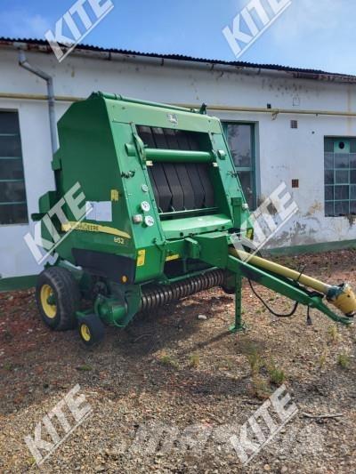 John Deere 852 Balirke (okrogle bale)