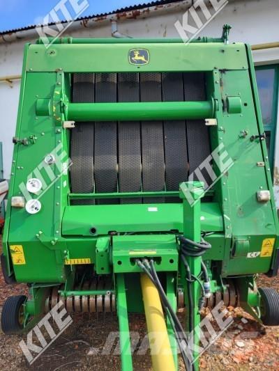 John Deere 852 Balirke (okrogle bale)