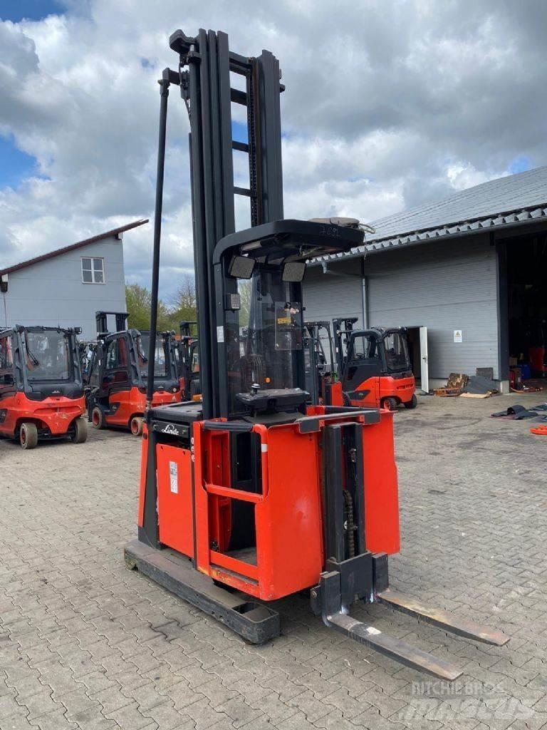 Linde V 12-02 Visokodvižni komisionirni viličar