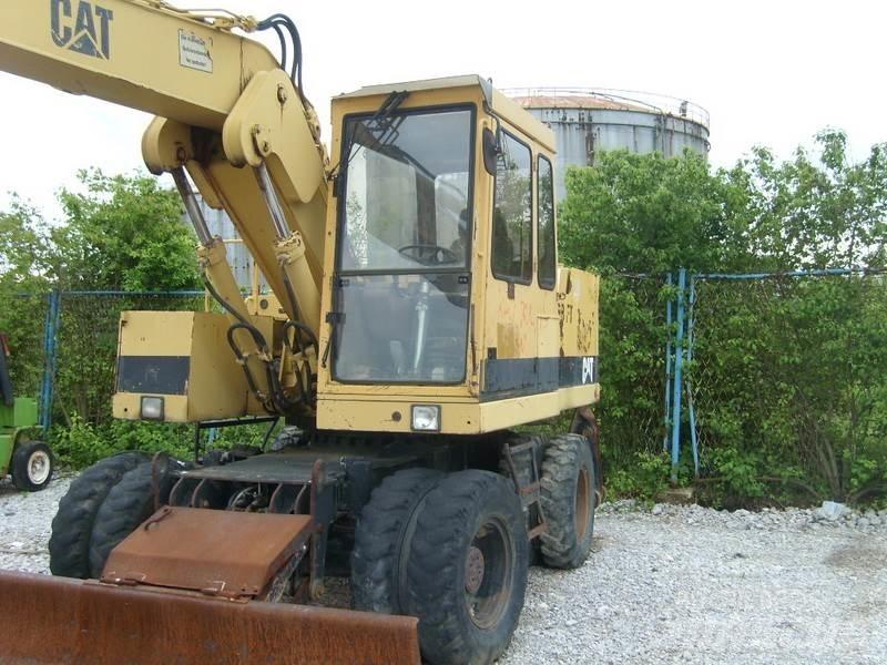 CAT 206 BFT Bagri na kolesih