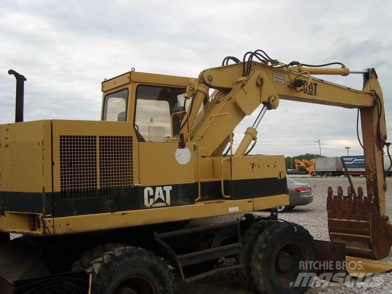 CAT 206 BFT Bagri na kolesih
