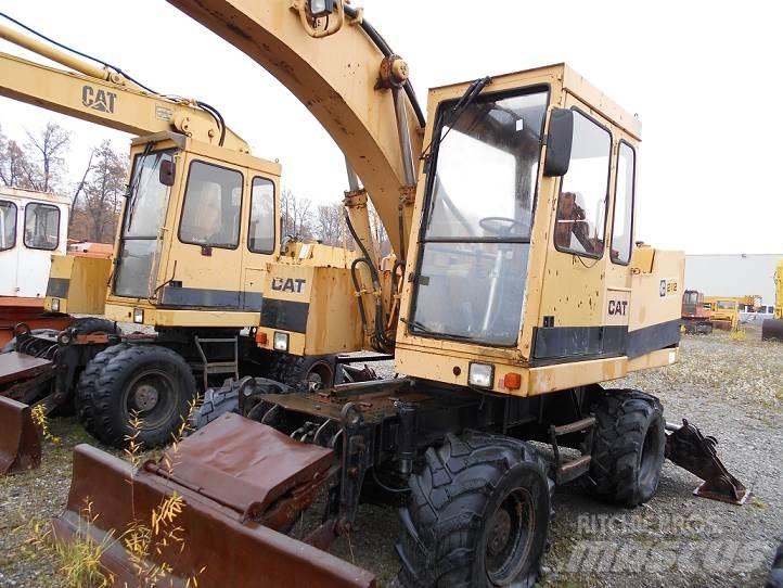 CAT 212B FT Bagri na kolesih