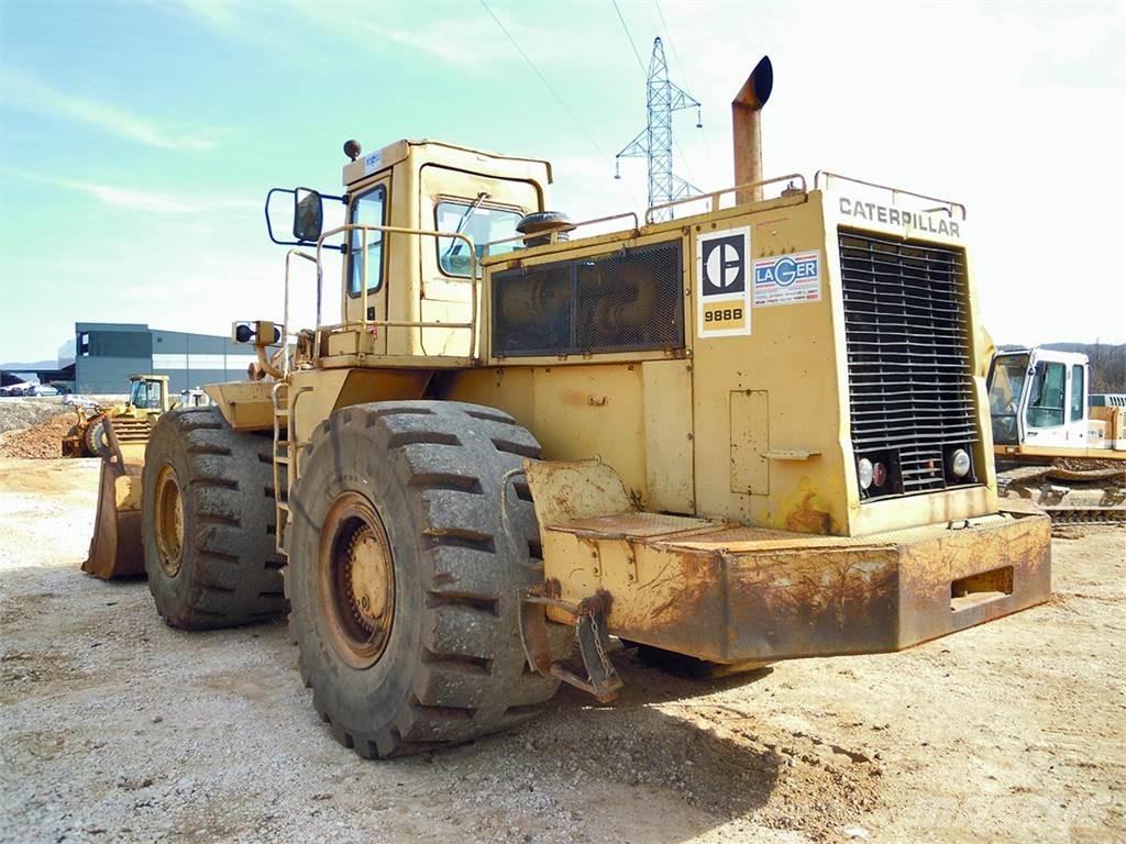 CAT 988B Kolesni nakladalci