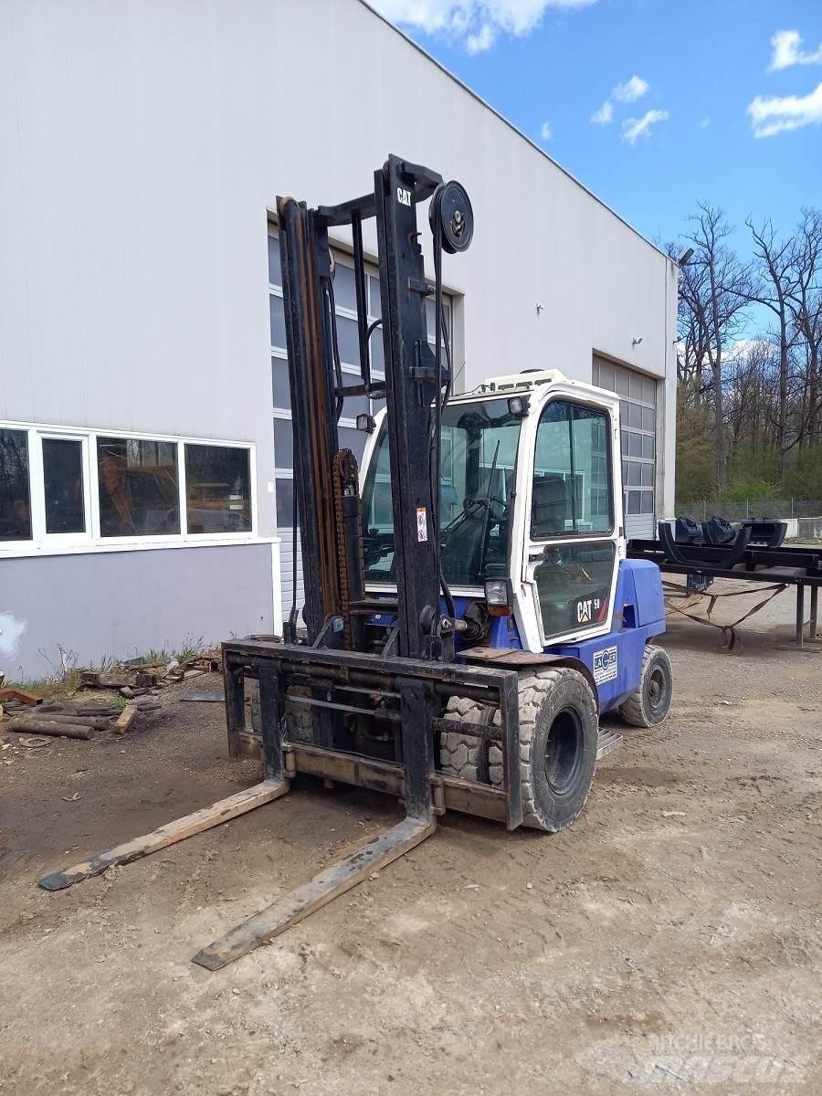 CAT DP50K 2 Dizelski viličarji