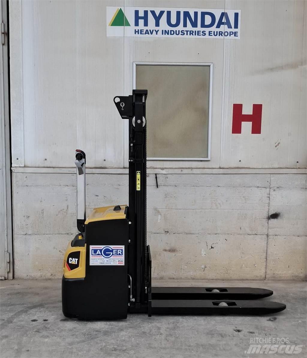 CAT NSP12N2 Električni nizko dvižni viličar