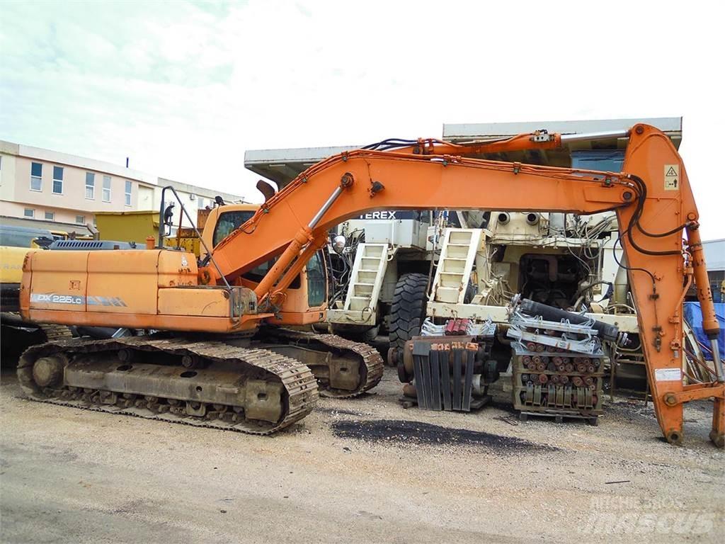 Doosan DX225LC Bagri goseničarji