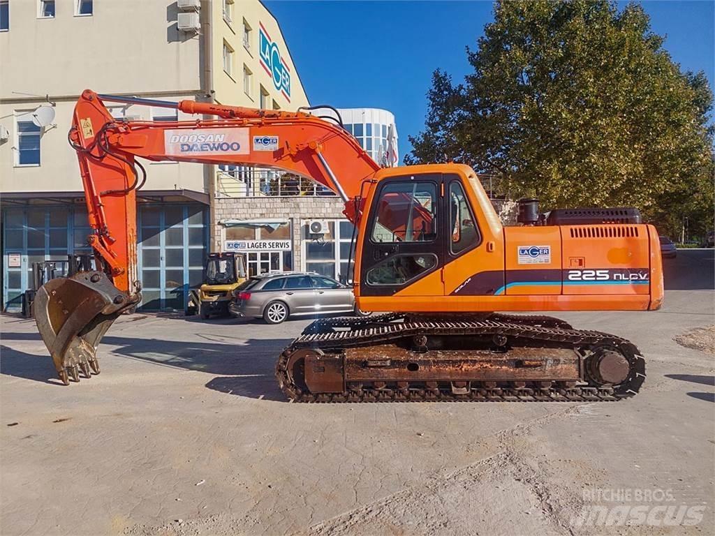 Doosan SOLAR 225NLC-V Bagri goseničarji
