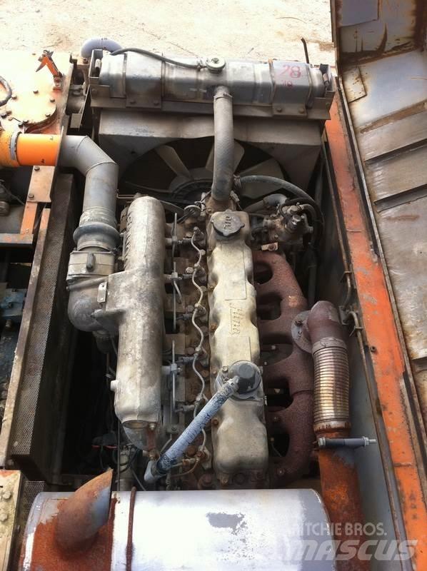 Hitachi UH 103 Bagri goseničarji
