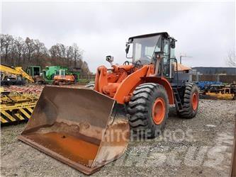 Hitachi ZW220 Kolesni nakladalci
