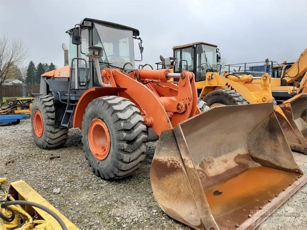 Hitachi ZW220 Kolesni nakladalci