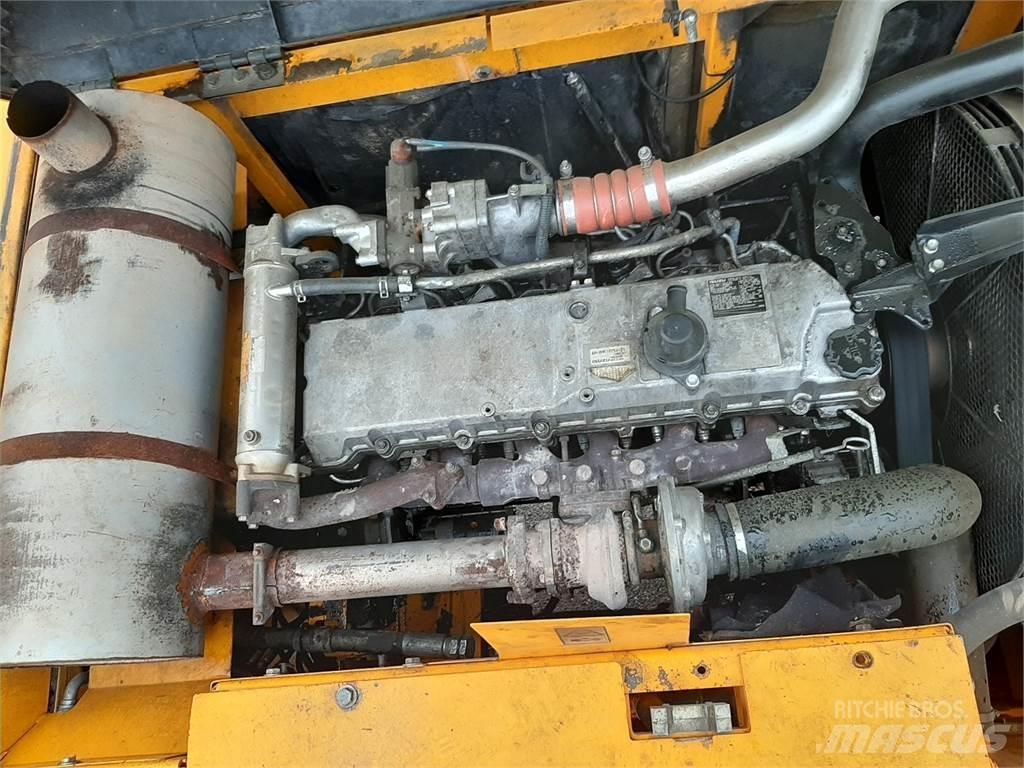 JCB JS330NL Bagri goseničarji