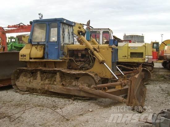 Komatsu D65E-8 Buldožerji goseničarji
