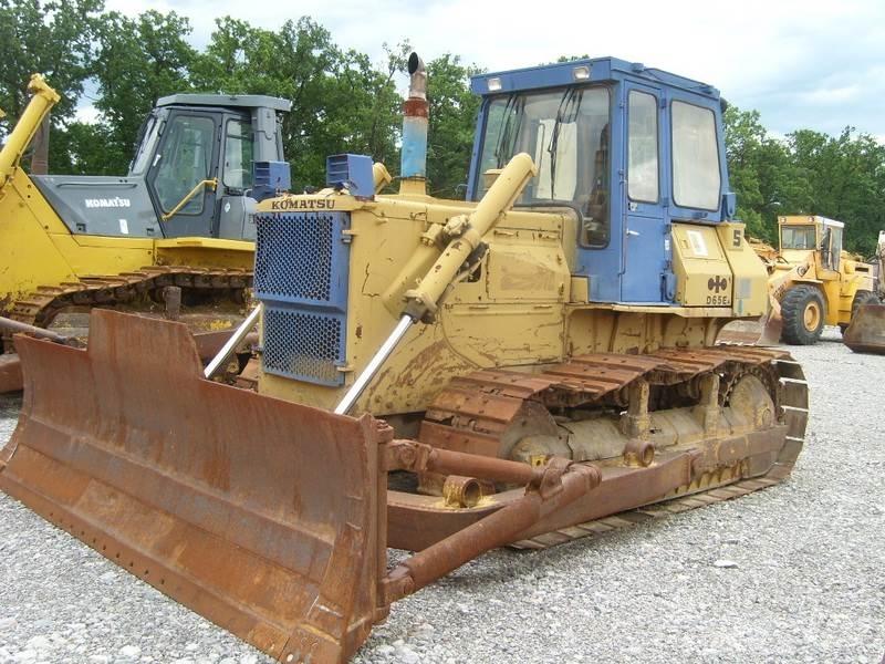 Komatsu D65E-8 Buldožerji goseničarji