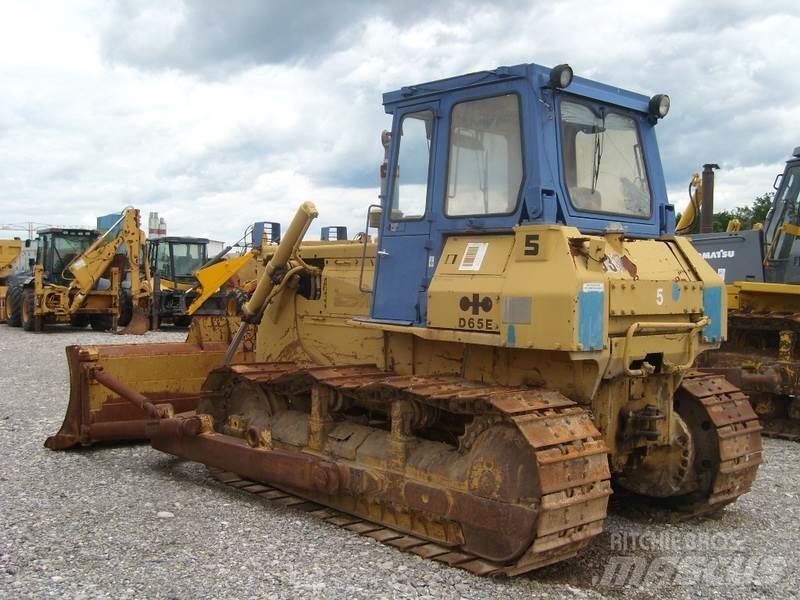 Komatsu D65E-8 Buldožerji goseničarji