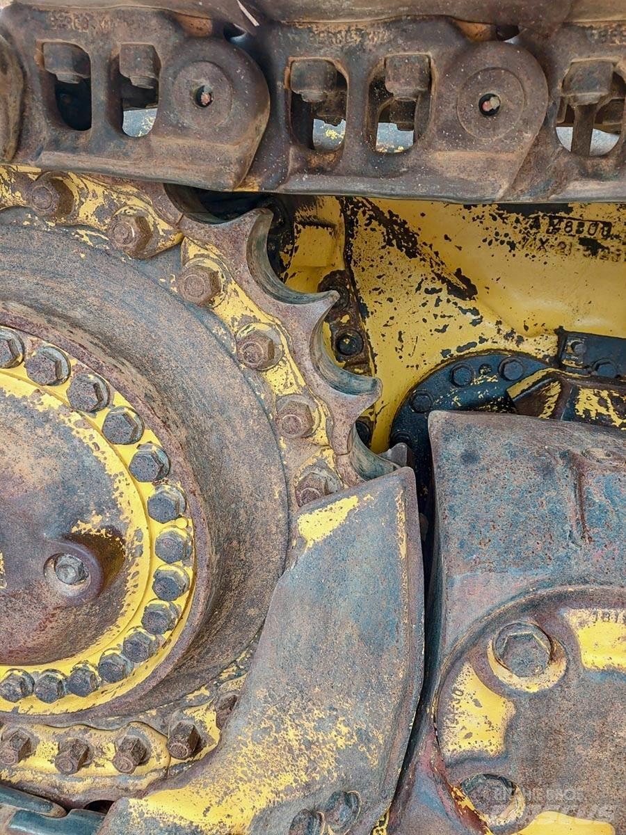 Komatsu D65PX-17 Buldožerji goseničarji