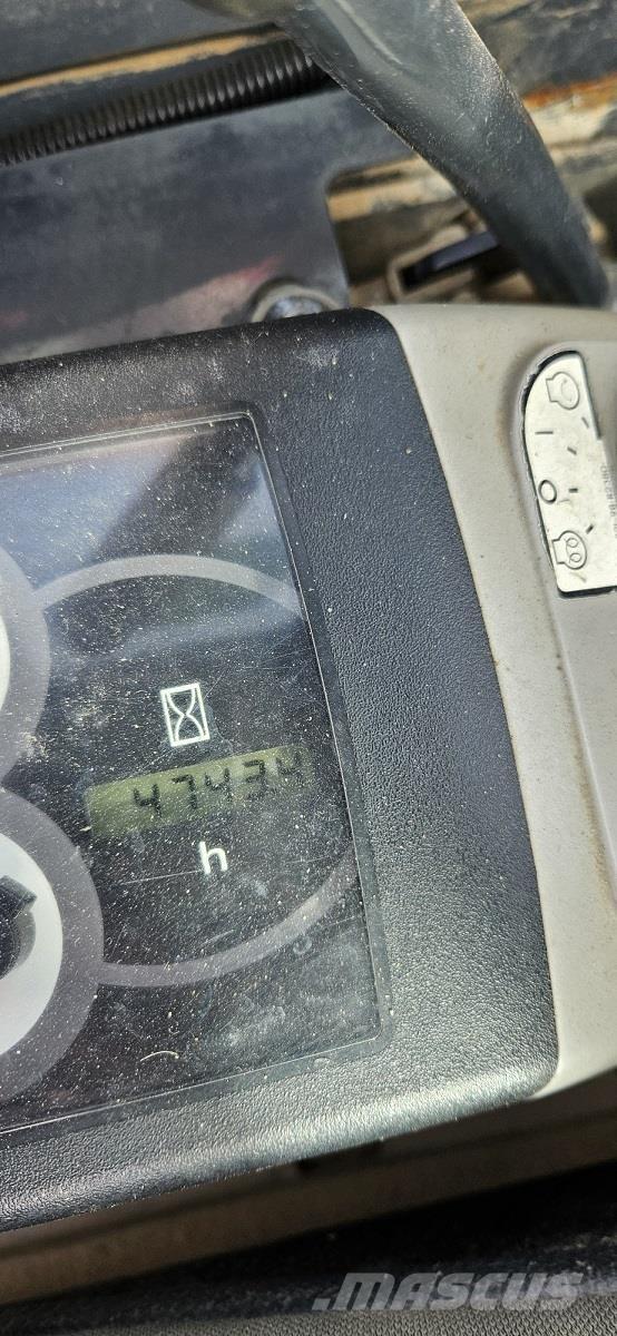 Komatsu PC26MR-3 Mini bagri <7t