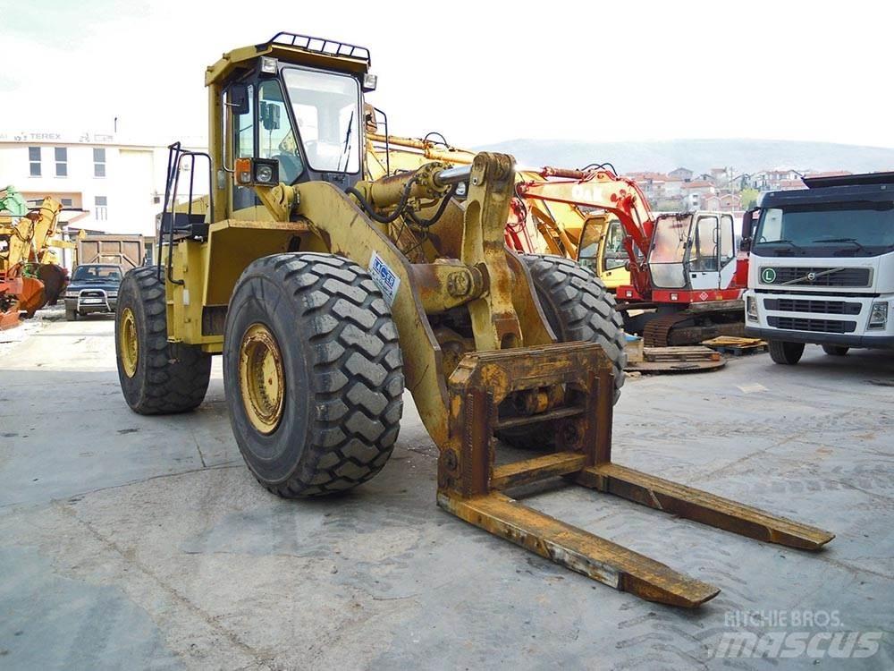 Komatsu WA500-1 Kolesni nakladalci