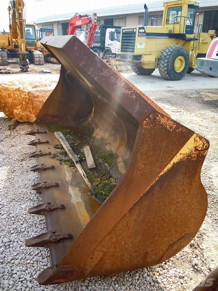 Komatsu WA500-1 Kolesni nakladalci
