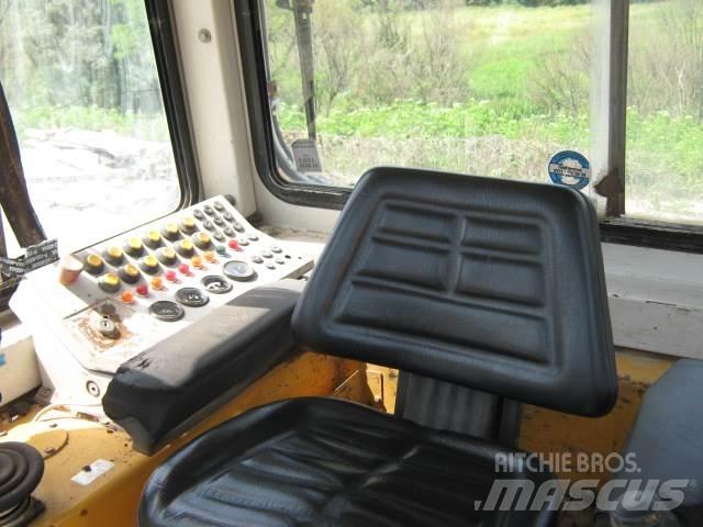 Liebherr PR 732 L Buldožerji goseničarji