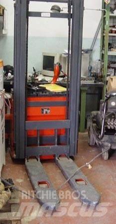Linde L10 Električni nizko dvižni viličar