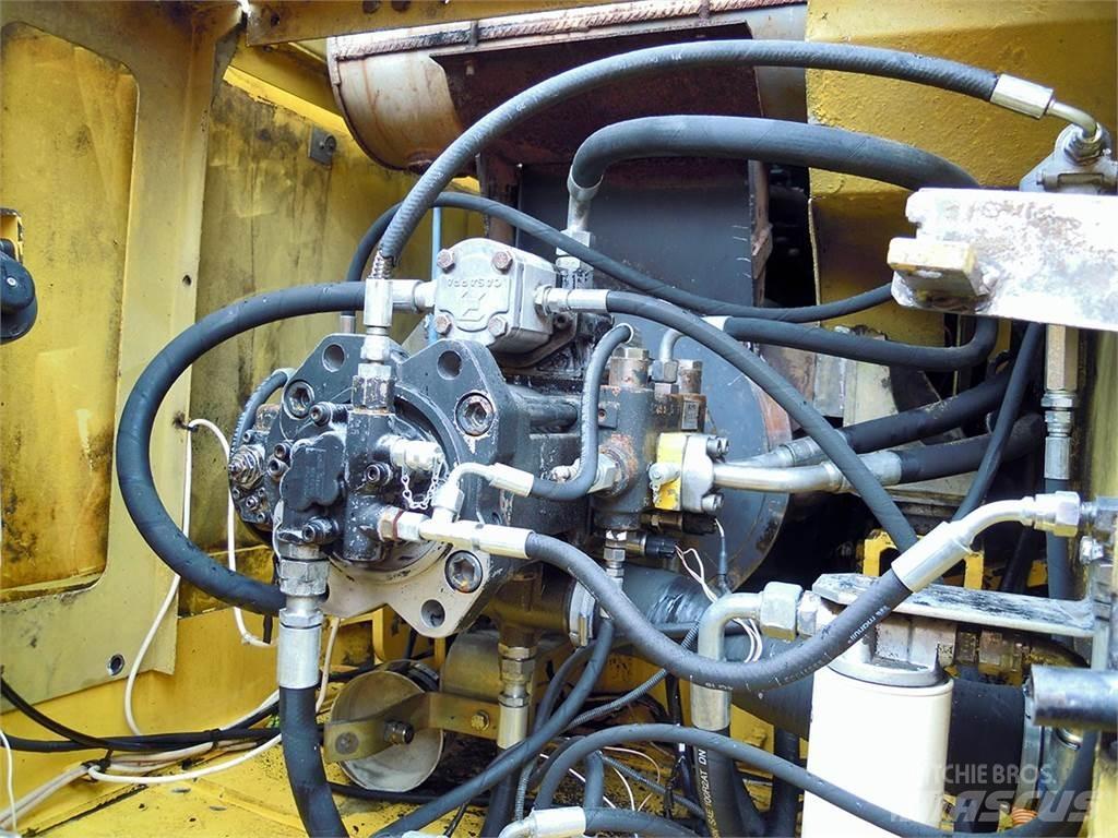 New Holland E305 Bagri goseničarji